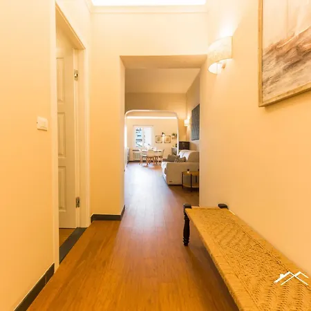 Aquarium 3'| 2br| Lift | Wifi | Train Station | By Tilo 公寓 *