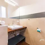 Aquarium 3'| 2br| Lift | Wifi | Train Station | By Tilo