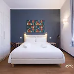 Aquarium 3'| 2br| Lift | Wifi | Train Station | By Tilo