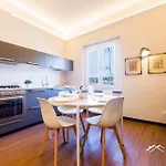 Aquarium 3'| 2br| Lift | Wifi | Train Station | By Tilo