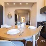 Aquarium 3'| 2br| Lift | Wifi | Train Station | By Tilo Janov