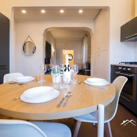 Aquarium 3'| 2br| Lift | Wifi | Train Station | By Tilo Génova