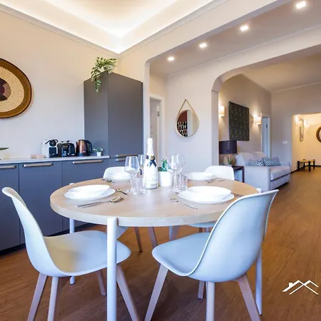 Aquarium 3'| 2br| Lift | Wifi | Train Station | By Tilo *