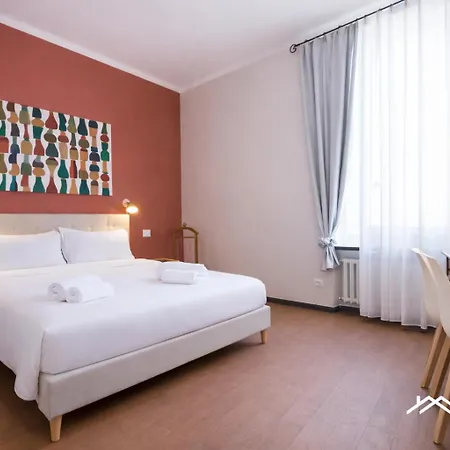Aquarium 3'| 2br| Lift | Wifi | Train Station | By Tilo